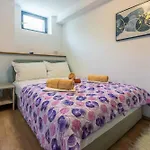 In 41696 Apartment *
