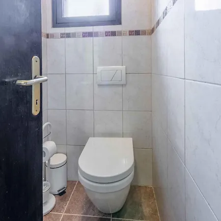 Apartament In 41696